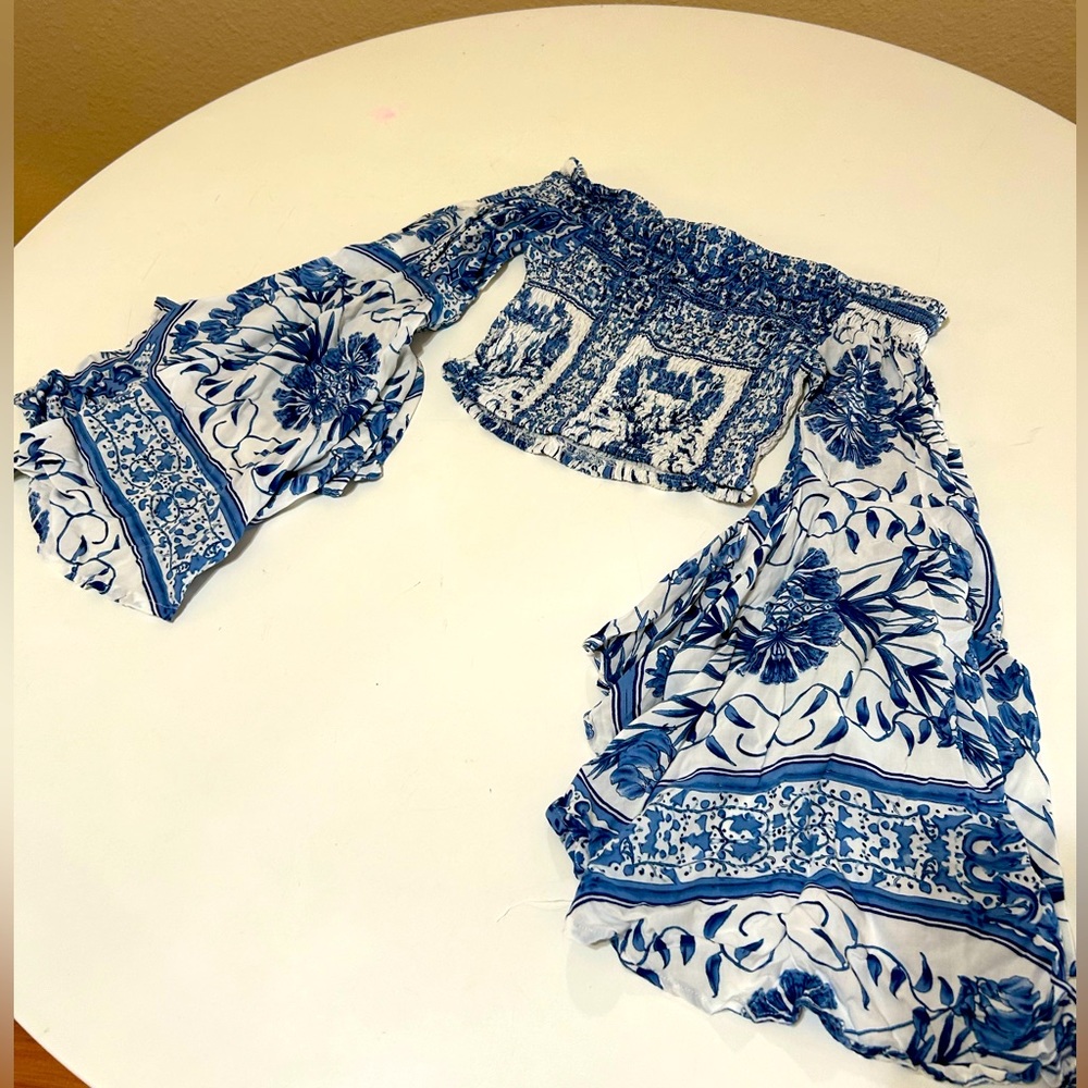 Long sleeve crop top!